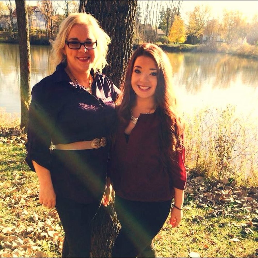 Meet your Poshers, Christine & Larissa